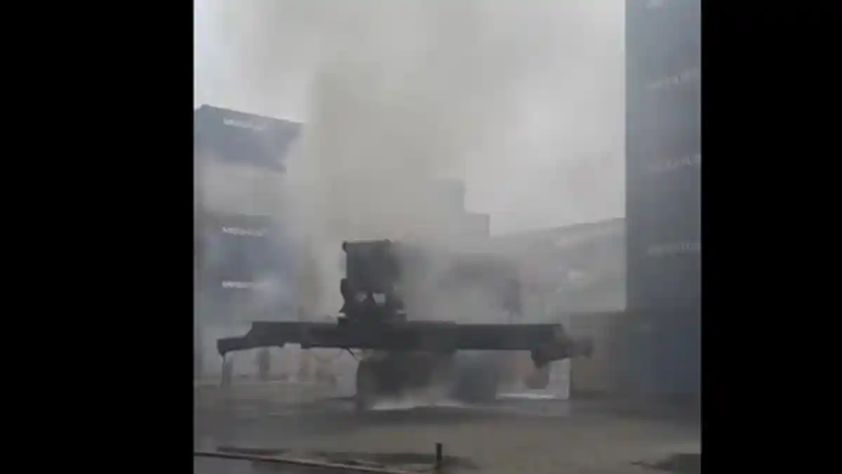 Alat Berat Pengangkut Peti Kemas Terbakar di Tanjung Priok