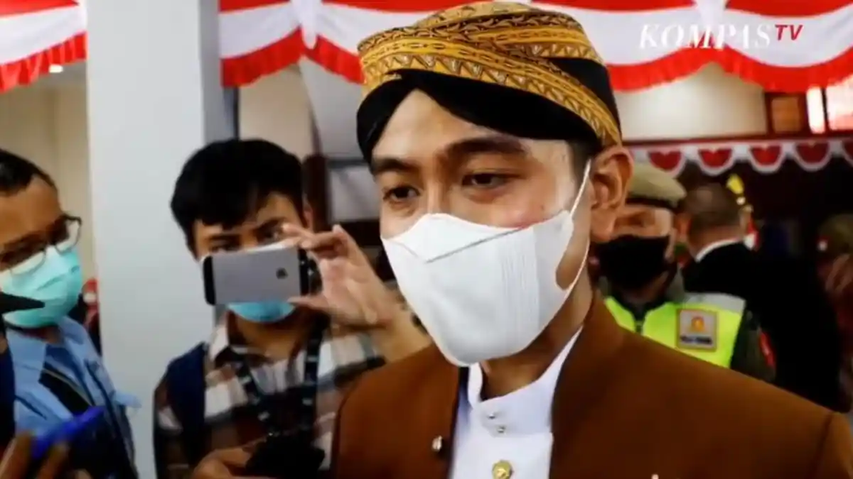Insiden Tali Bendera Putus Saat Upacara HUT RI Ke 77 di Solo, Begini Reaksi Gibran Rakabuming Raka