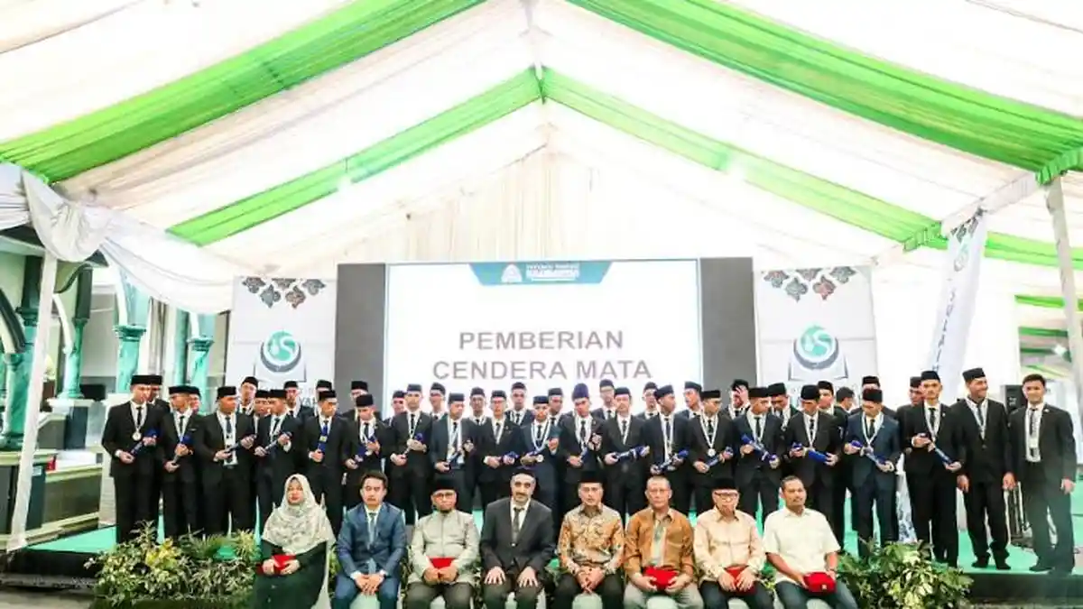 Wagub Ijeck Lepas 40 Wisudawan Tahfiz Sulaimaniyah Sumatera Lanjutkan Pendidikan ke Turki