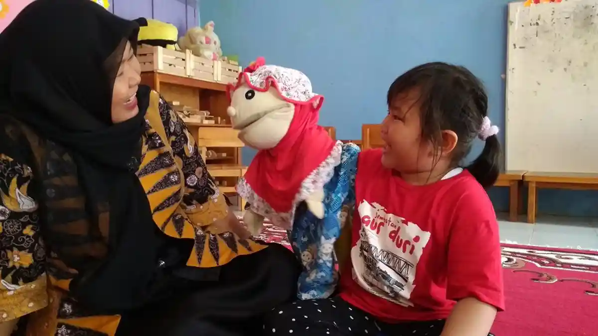 Latih Imajinasi Anak dengan Mendongeng Sebelum Tidur