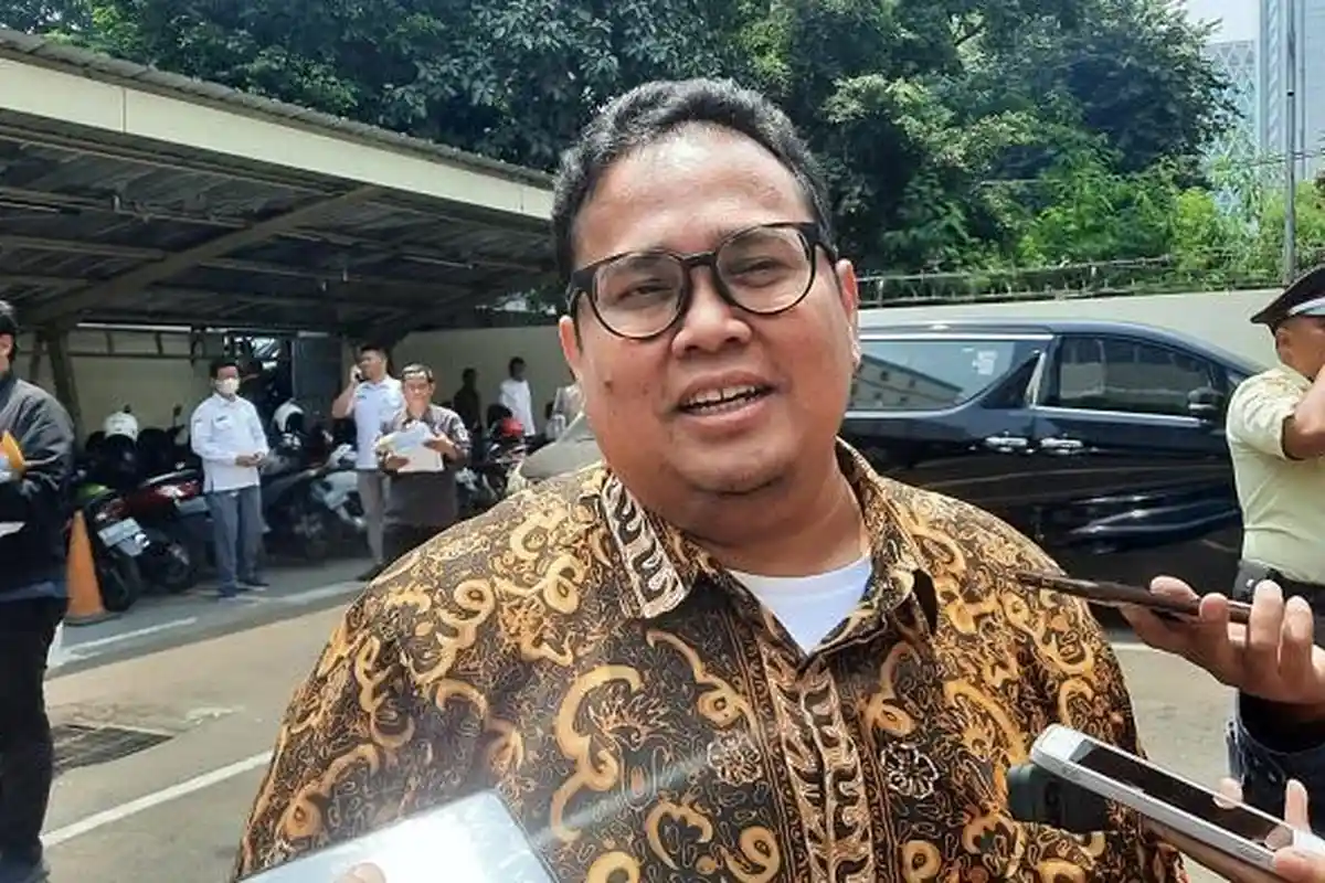 Bawaslu Mulai Investigasi Dugaan Pengerahan Aparat Pasang Baliho Prabowo-Gibran di Jawa Timur
