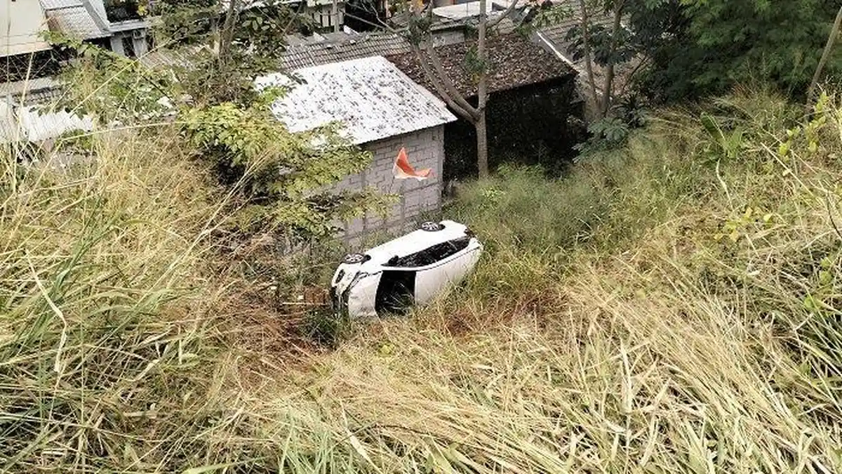 Kesaksian Sopir saat Mobil Terjun ke Jurang di Tangsel