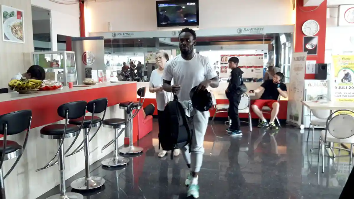 Harga dan Merk Baju Michael Essien, Satu Stel Sampai Jutaan Rupiah