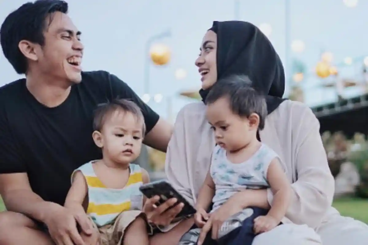 10 Aksi Gemesin Sekala Bumi Putra Anak Ayudia Bing Slamet dan Ditto, No 8 Jangan Lupa Ditutup!