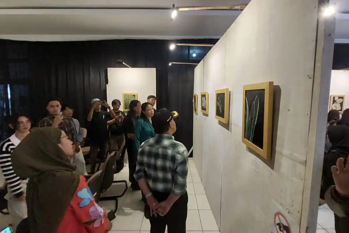 Wabup Wonosobo Apresiasi Karya Lupita Sari Dewi di Pameran Lukisan Bertajuk Berguru Kepada Daun