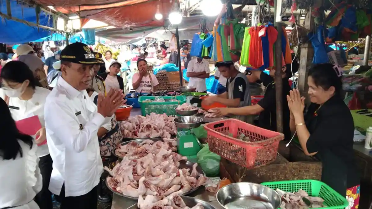 Jelang Nataru, Pemkab Samosir Monitoring Harga Bapokting di Pasar Tradisional Onan Baru Pangururan
