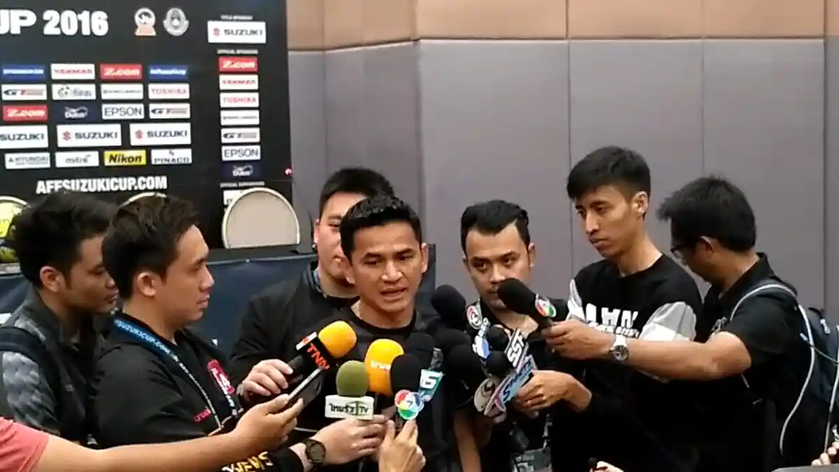 Pelatih Thailand Keluhkan Rumput Stadion Pakansari