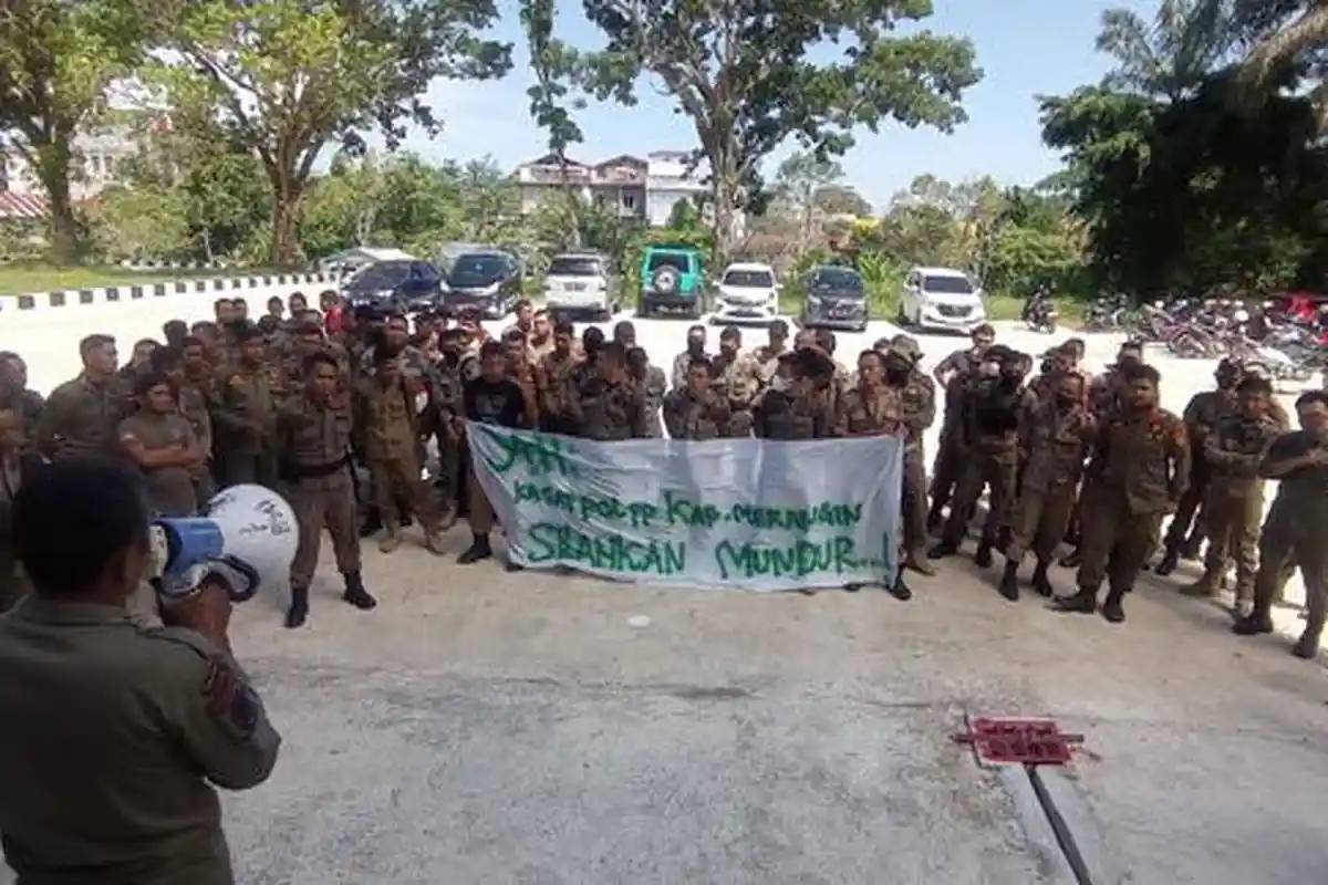 Unjuk Rasa di Kantor Bupati Merangin, Personil Satpol PP Keluhkan Soal Kesejahteraan