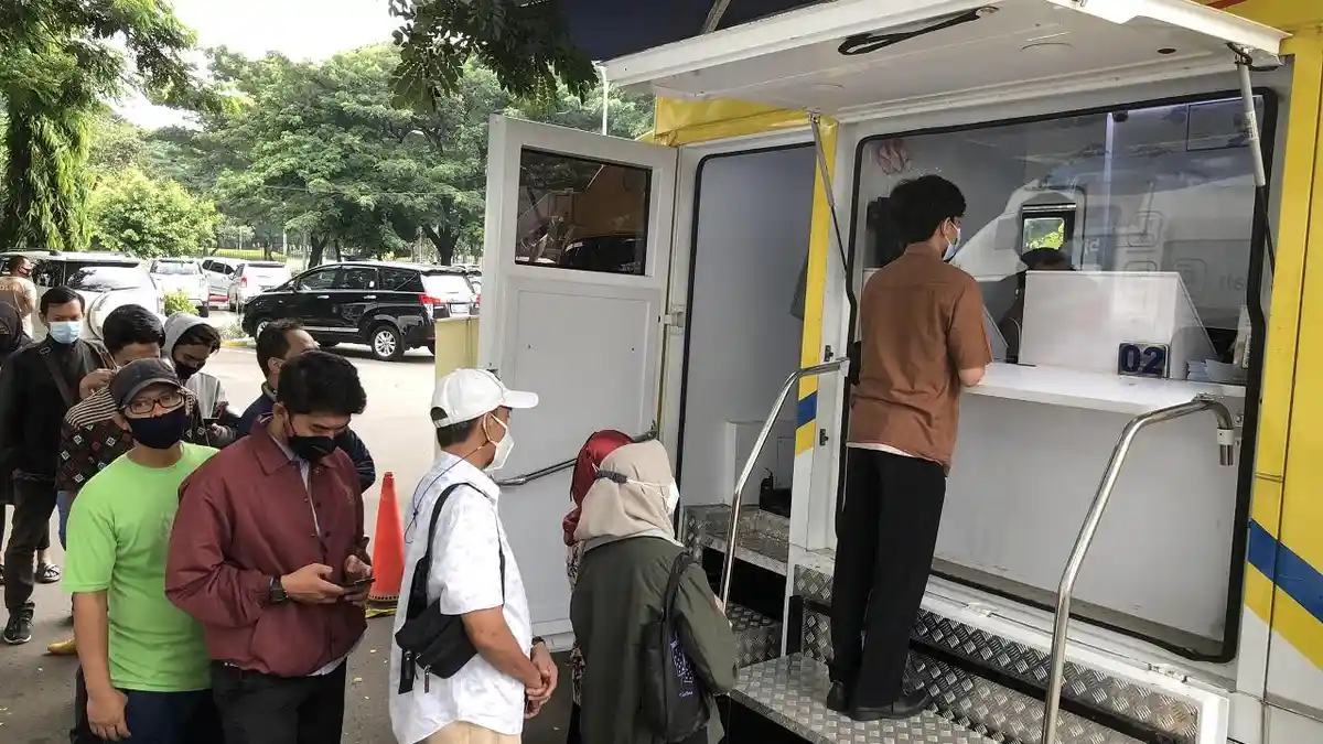 Tukar Uang di Parkiran Stasiun Gambir, Lebih Fleksibel dan Bebas Potongan