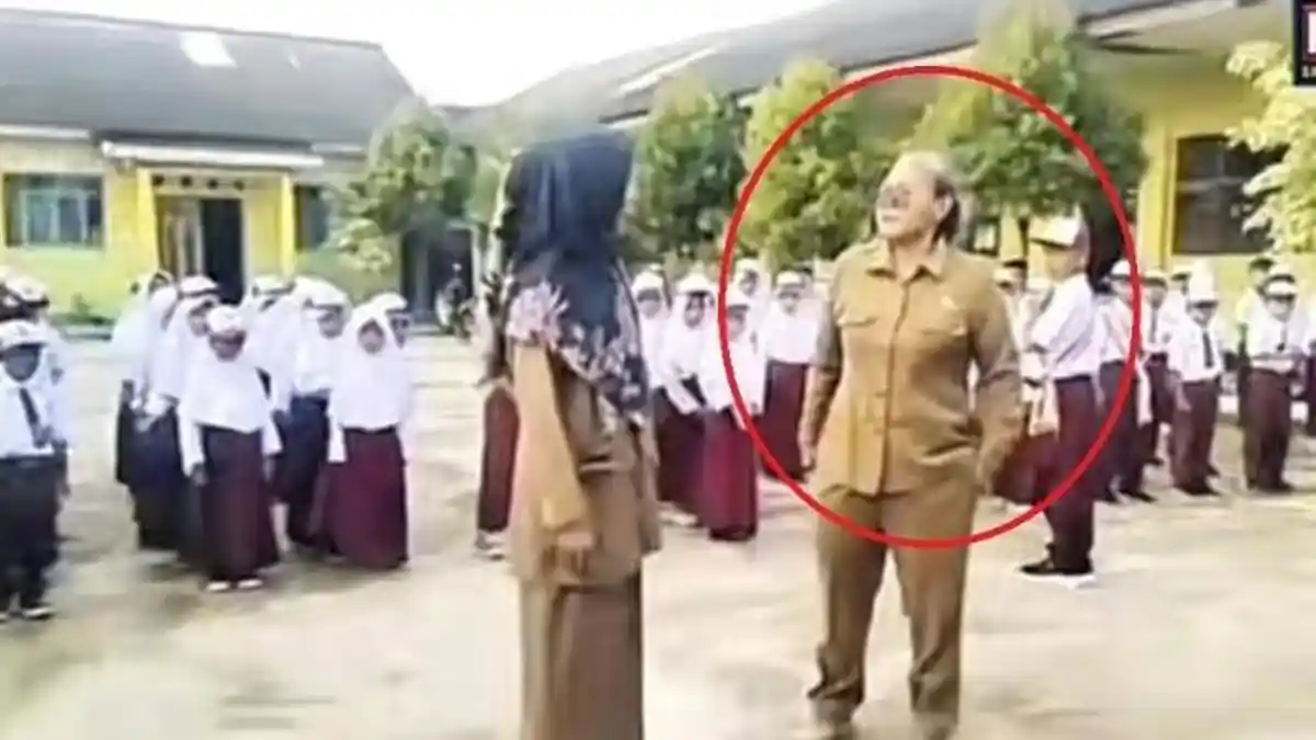 Resmi Dicopot! Harmini Guru PJOK yang Ingin Cekik Murid Saat Upacara, Ternyata Ini Faktanya