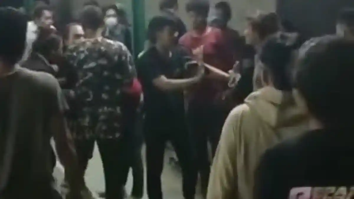 Terjebak di Jalan Buntu, Dua Jambret Handphone Dikeroyok Warga di Jelupang Serpong