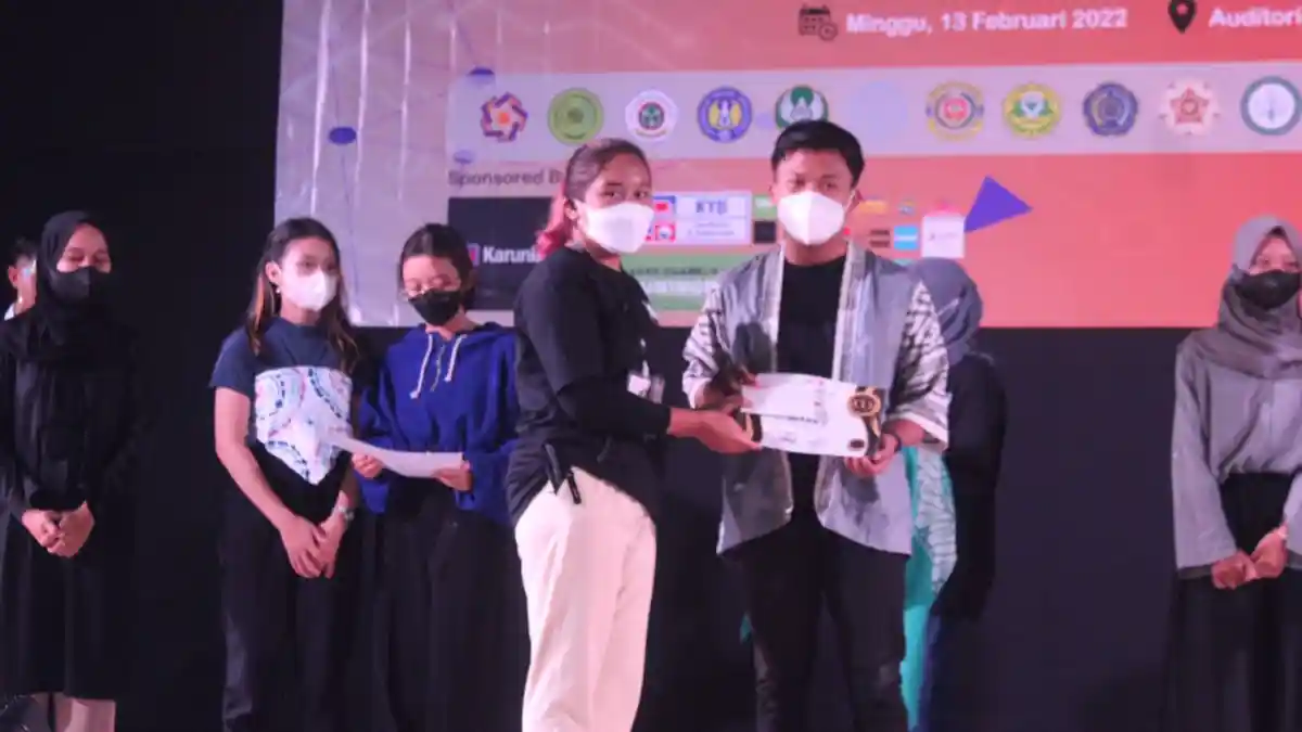 Mahasiswa Akuntansi UMP Purwokerto Juara Menyanyi Solo