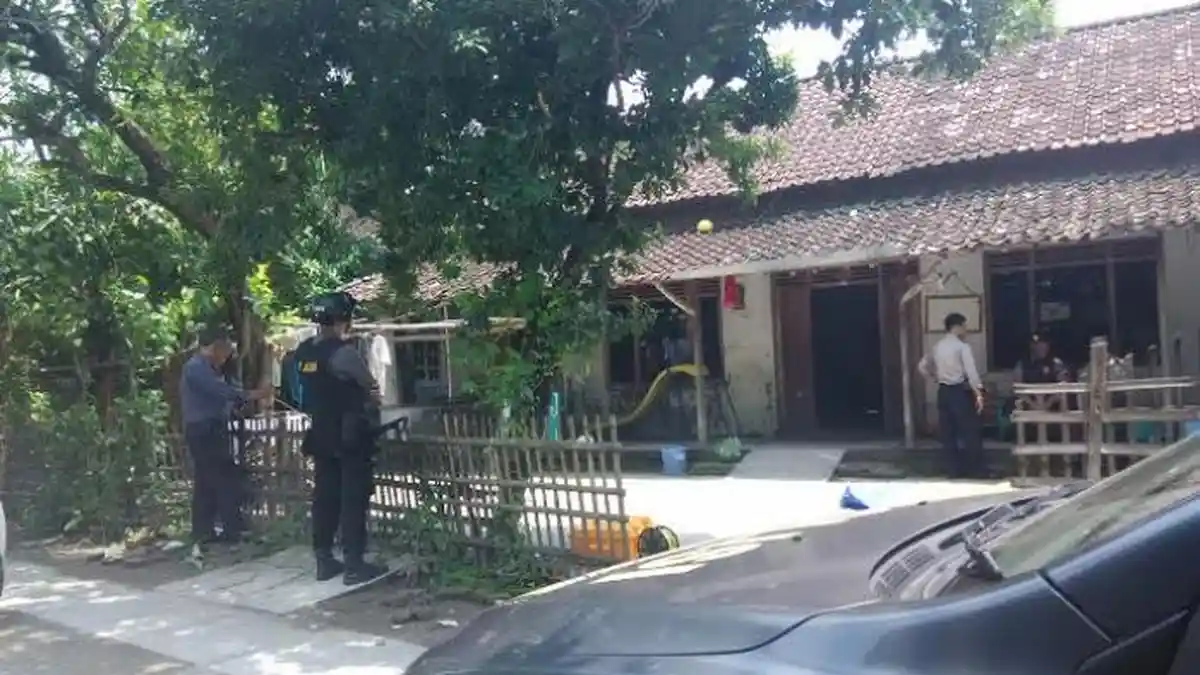 Densus 88 Gerebek Rumah Sekaligus Taman Kanak-kanak di Desa Pogung