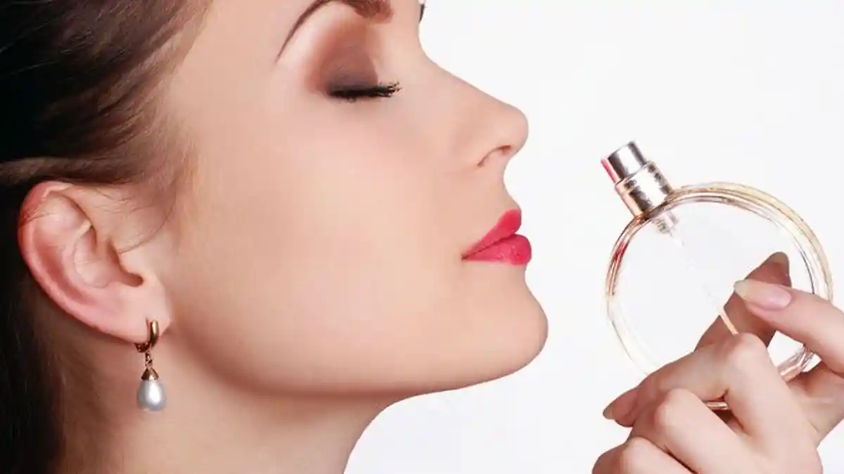 Inilah 5 Kesalahan dalam Mengaplikasi Parfum yang Bikin Wanginya Cepat Habis