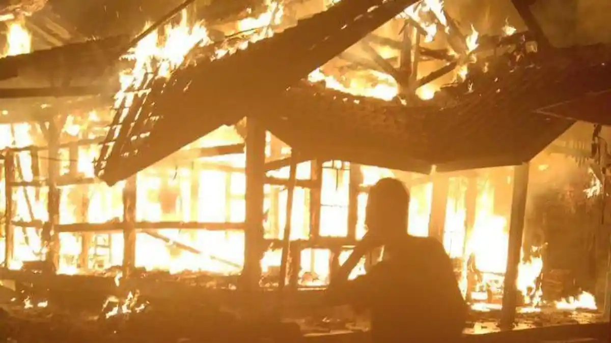 Penghuni Rumah di Sumedang Nyaris Tewas Terpanggang