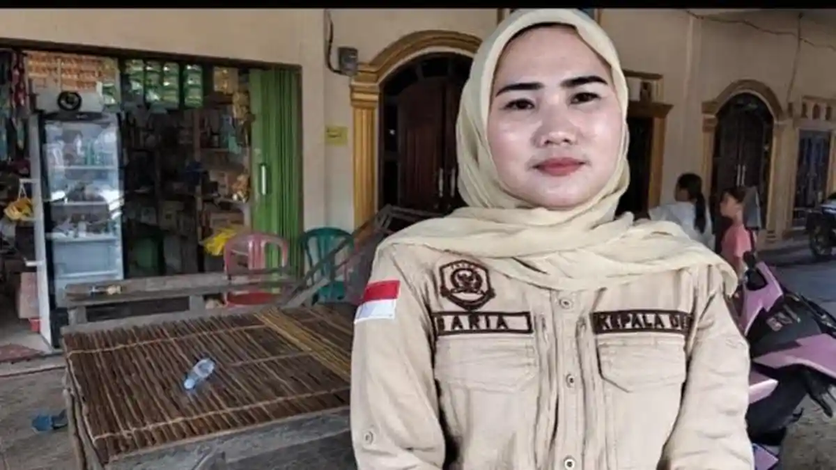 Menantu Bakar Rumah Mertua, Bu Kades Gemetar Pelaku Bawa Parang Masuk Kantor Desa - Sripoku.com