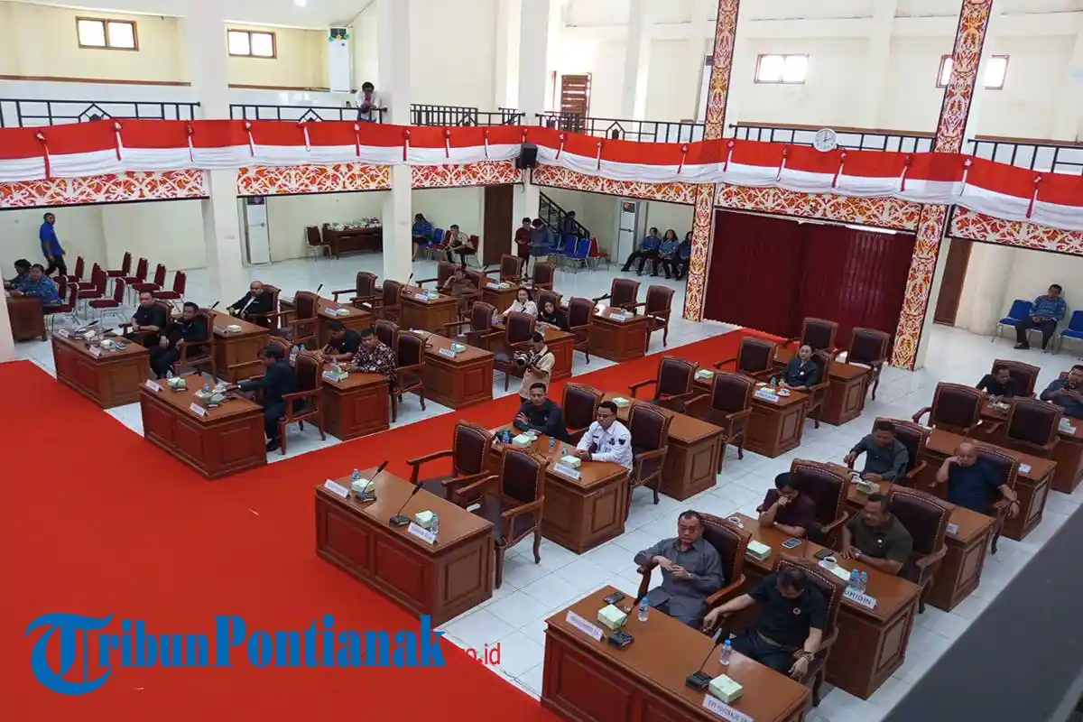 Bupati Landak Sampaikan Jawaban atas PU Fraksi DPRD Terkait RAPBD 2026