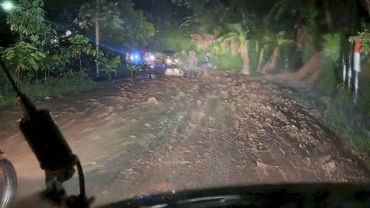 Longsor Terjang Rancakalong, Jalur Alternatif Penghubung Sumedang-Subang Terganggu