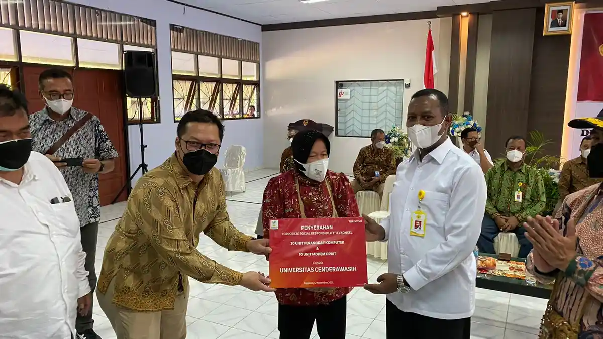 Dukung Dunia Pendidkan, Telkomsel Bantu 20 Komputer dan 10 Modem Orbit Bagi Uncen Jayapura