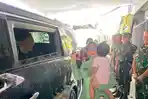 Momen Hangat di Rumah Duka, Anak Kapten Zulmi Enggan Lepas Pelukan Istri Pangdam Siliwangi