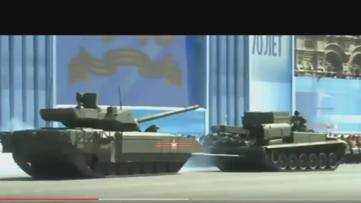 VIDEO – Tank Tidak Mampu Menarik Tank Yang Mogok