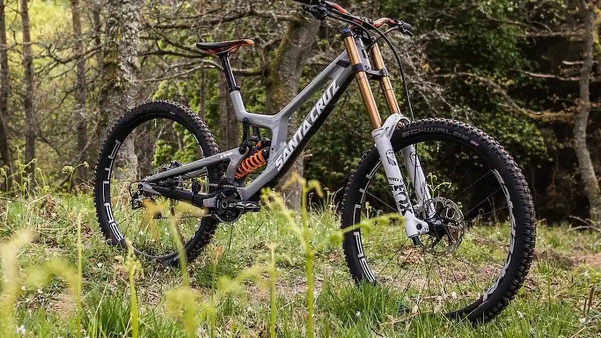 Daftar Harga Sepeda Downhill Santa Cruz, Handal di Jalanan Curam dan Terjal
