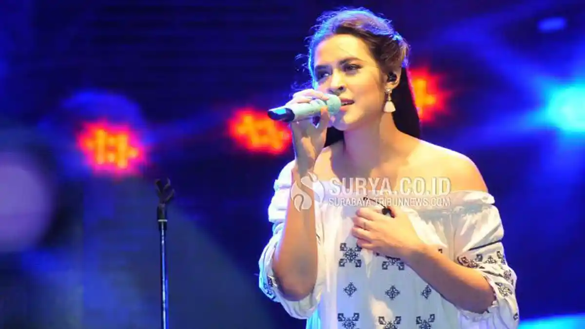 Di Banyuwangi, Raisa Jatuh Hati dengan Rawon Pecel dan Bebek Kobong