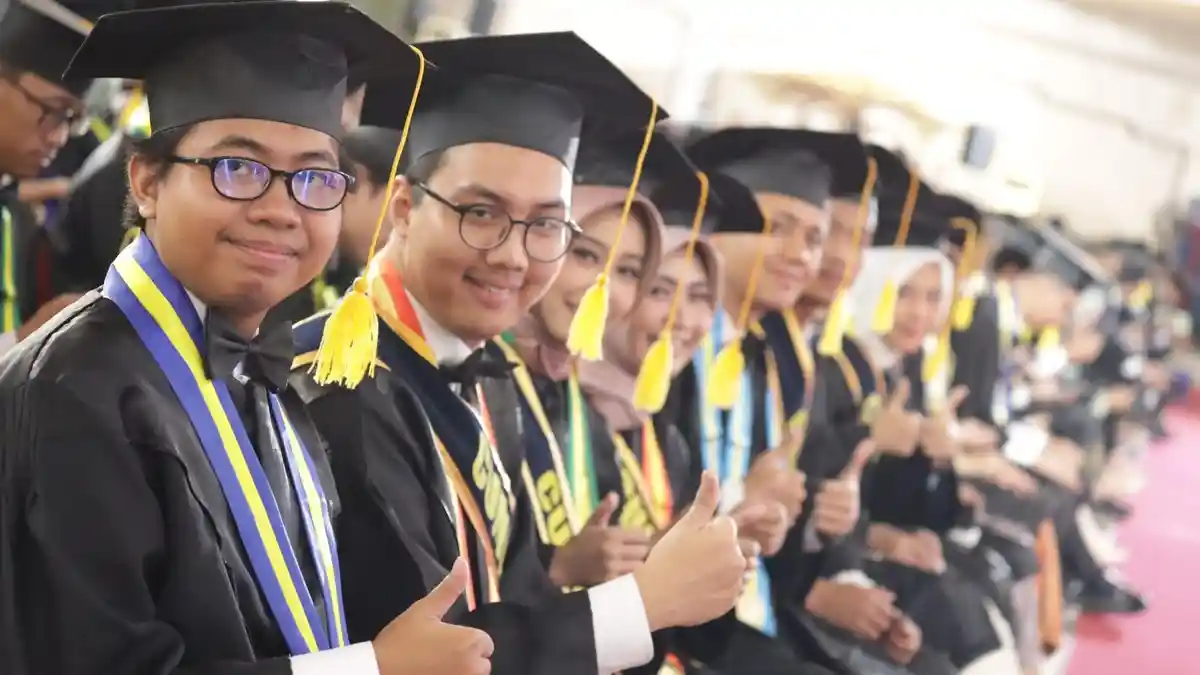 UPNVY Wisuda 485 Wisudawan, Rektor Ingatkan Situasi Dunia Kerja yang Divergen