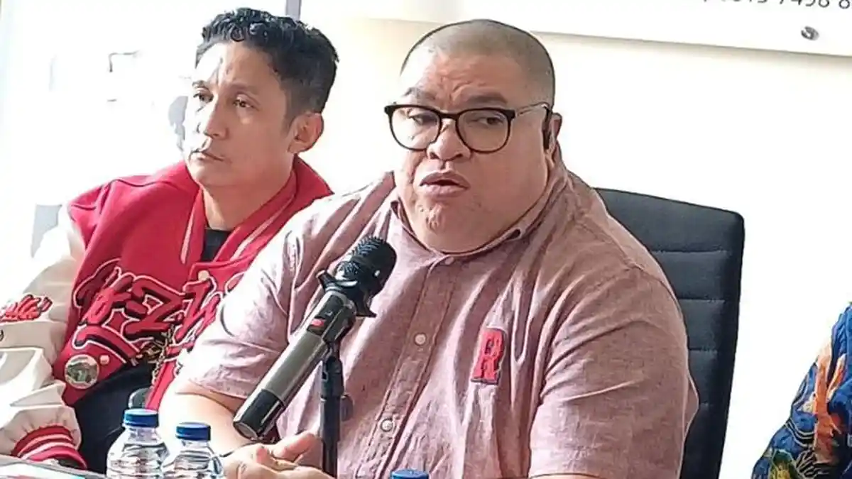 Reaksi Razman Nasution saat Berita Acara Sumpah Advokatnya Dibekukan, Nekat Dampingi Vadel Badjideh