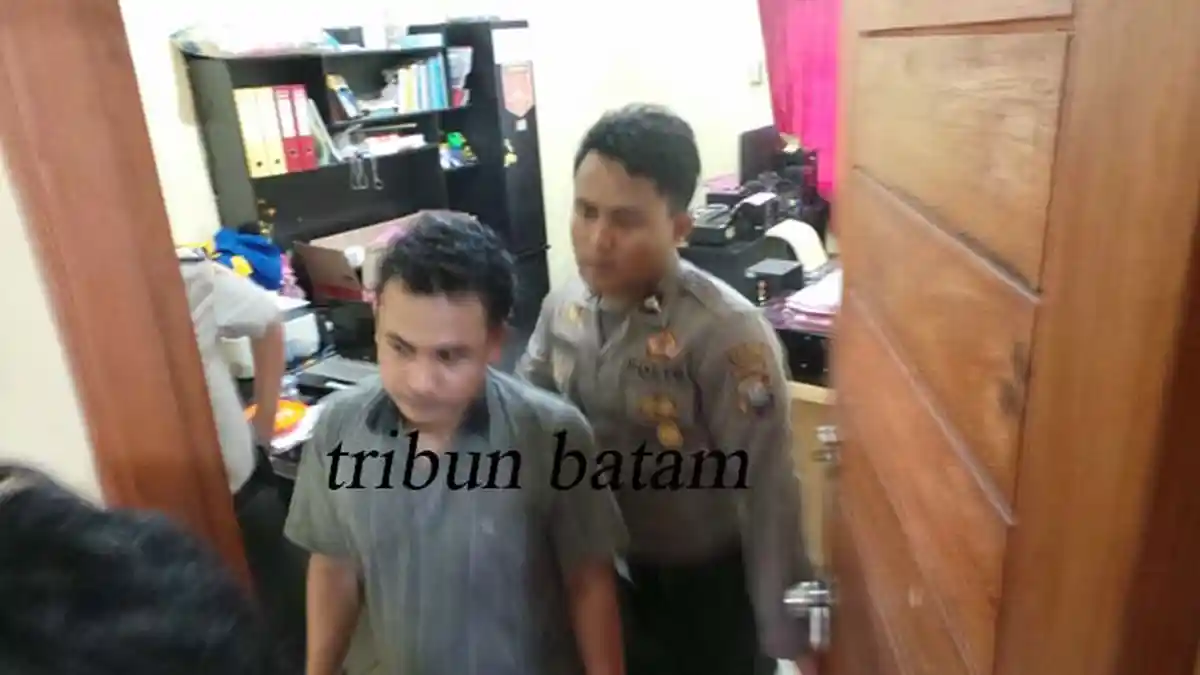 Yosda tak Berkutik Saat Ditangkap Polisi Bersama 12 Paket Sabu Siap Edar yang Ada di Rumahnya