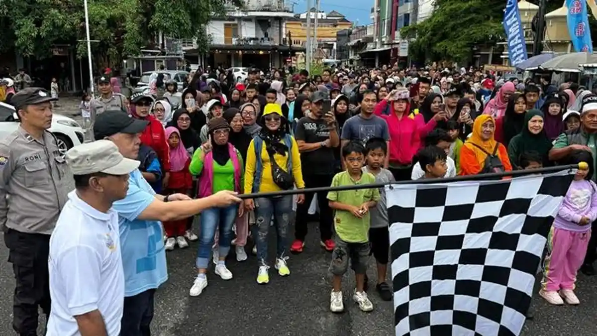Ribuan Warga Meriahkan Jalan Sehat Mambo Reborn di Sungailiat