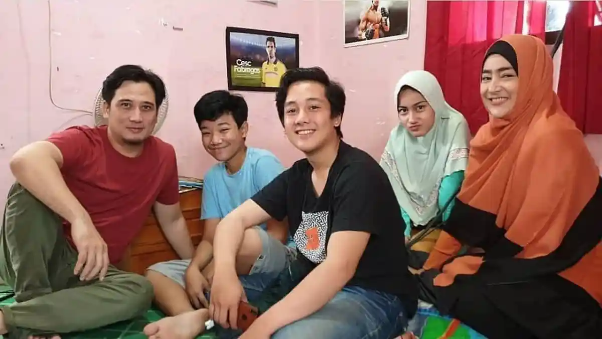 Faiz Tukang Ojek Pengkolan Ungkap Rasa Rindu Kumpul Bareng Abi Umi dan 2 Adiknya, Hana dan Fadhil