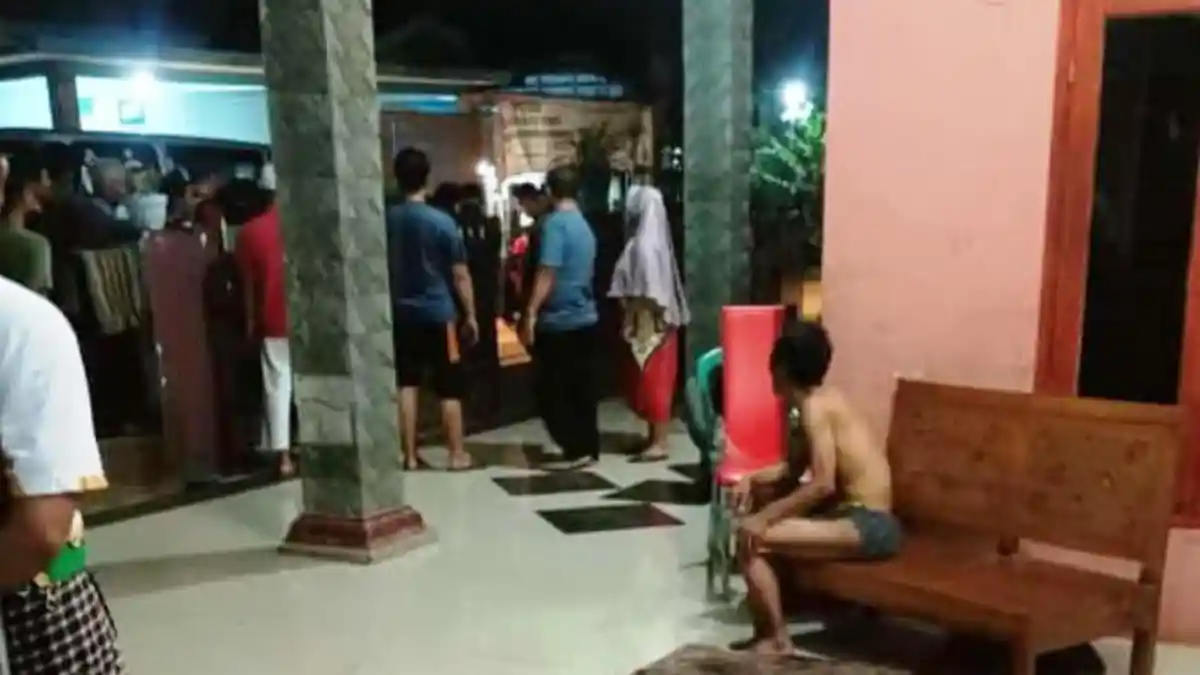 Warga Ngamuk Terobos Rumah Kades Cibentang, Ternyata Ini Masalahnya