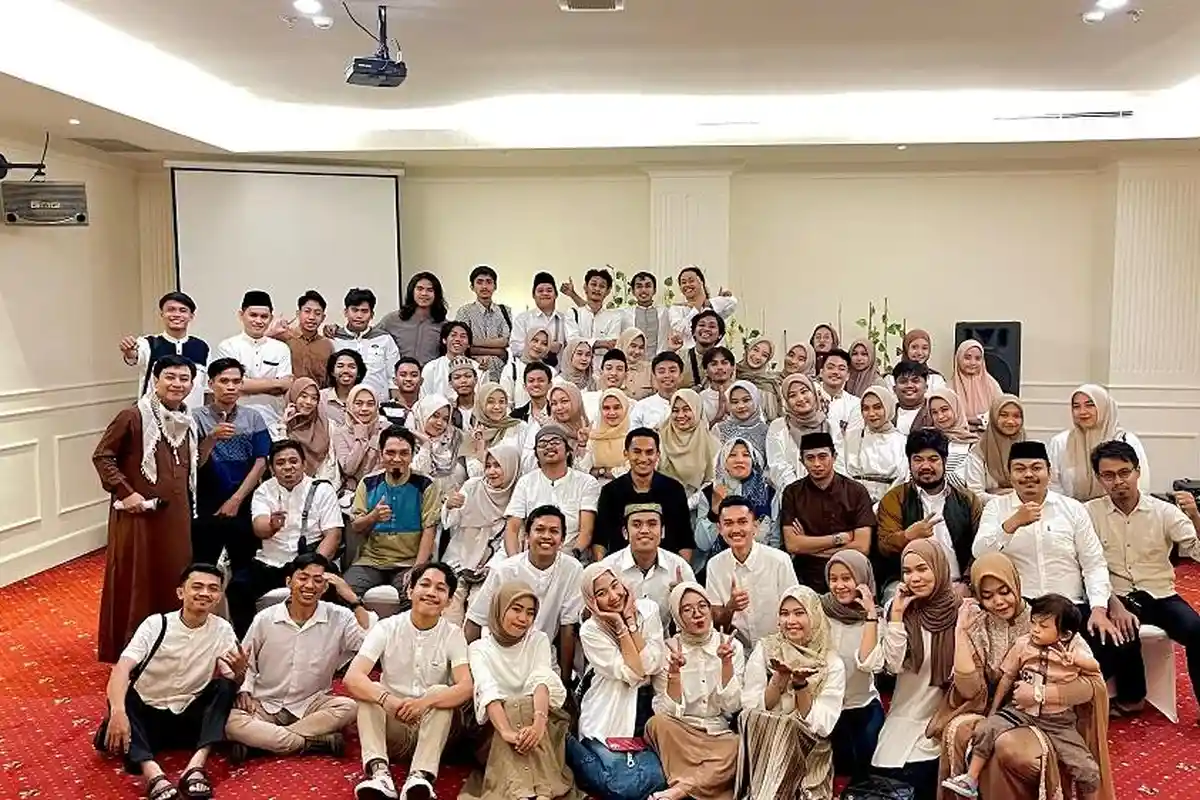 IKA Himaprodi PBSI UNM Buka Puasa Bersama dan Santuni Anak Yatim di Makassar