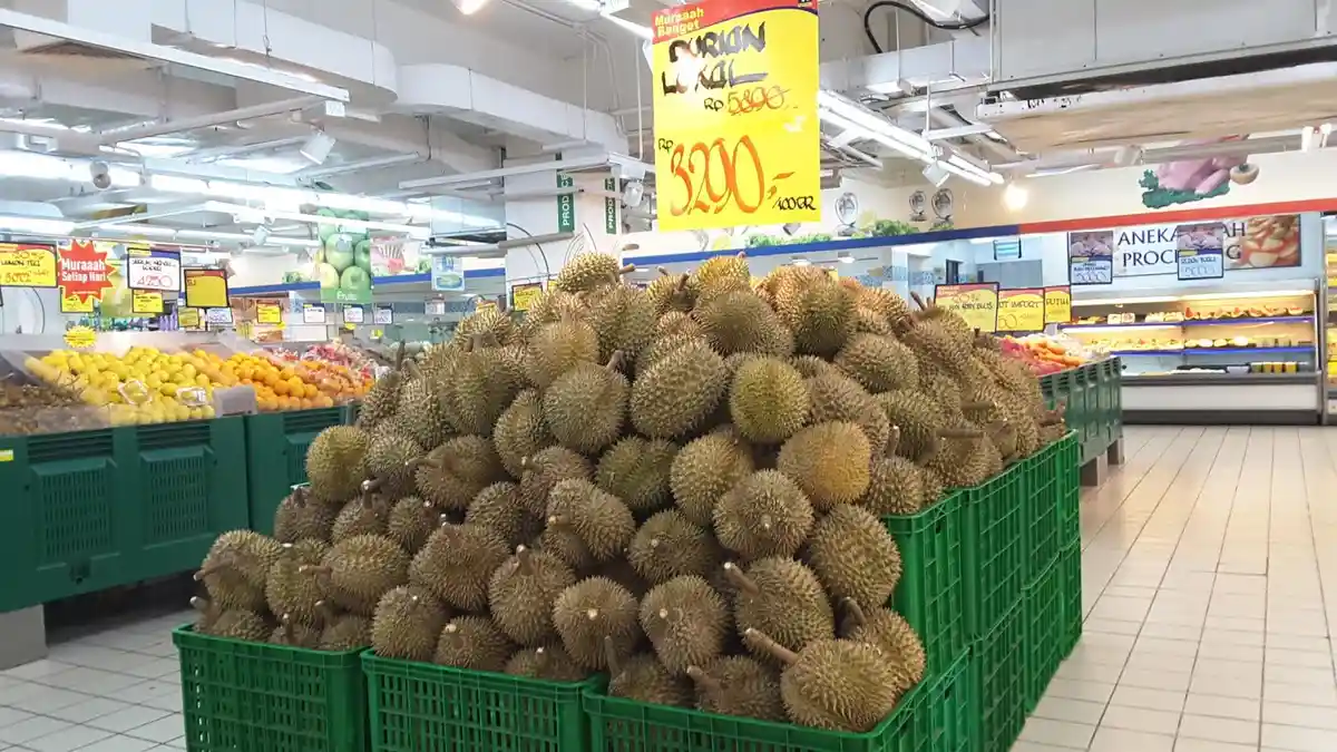 Durian Montong Turun Harga di Hypermart MP