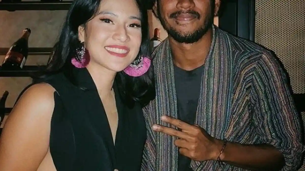 Seksinya Baju Dian Sastro di Pesta Ulang Tahun ke-36