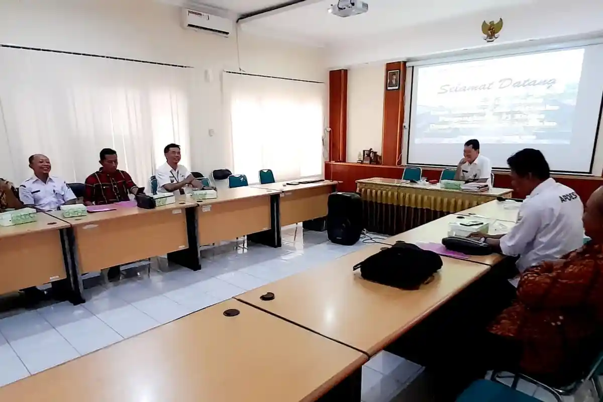 Kades Jatisuko dan Gamawan Karanganyar Diberhentikan Dengan Hormat, Ini Alasannya