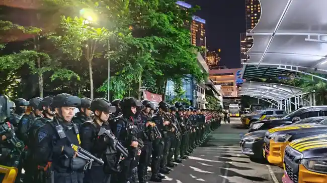 Operasi Pekat Jaya, Patroli Gabungan Amankan Para Remaja Bawa Senjata Tajam di Matraman Jaktim