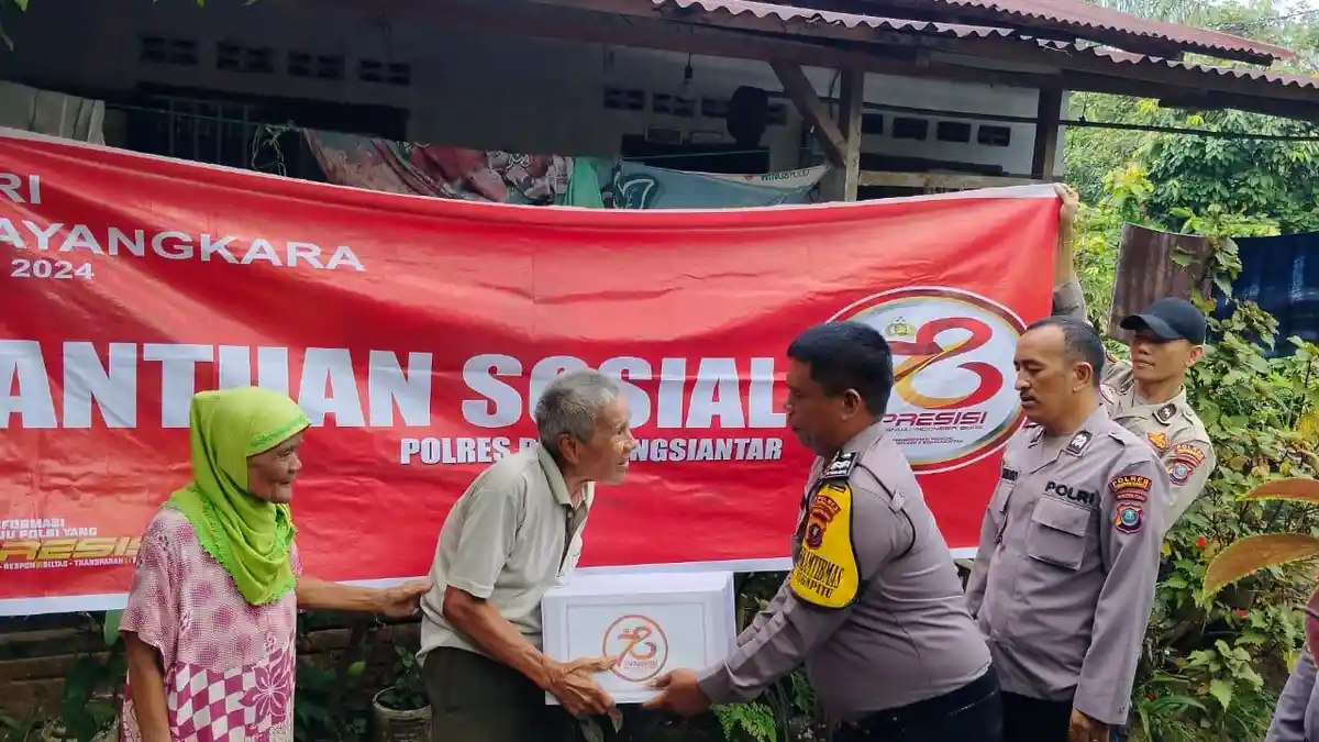 Polsek Siantar Martoba Salurkan Bantuan Pada Warga Kurang Mampu Menyongsong HUT Bhayangkara ke-78
