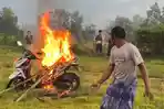 motor-maling-dibakar-warga-sampang-madura-kesal.jpg