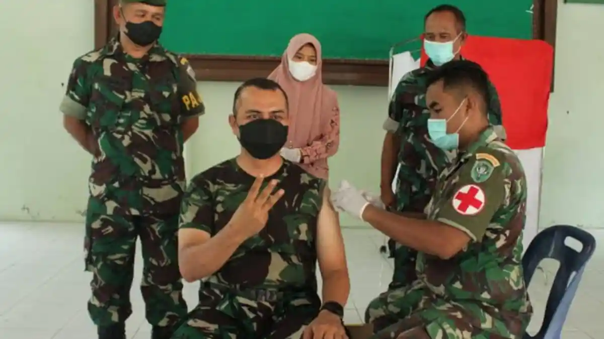 Suntik Vaksin Tahap III, Dandim 0107/Asel Imbau Warga Tetap Terapkan Protokol Kesehatan