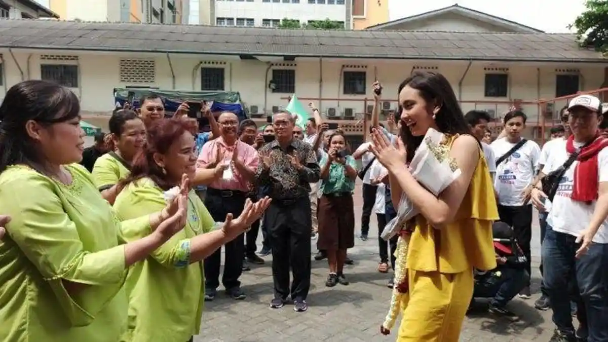 Tampil Bak Selebritis, Lyodra Ginting Menari Bersama Teman Sekolah dan Guru