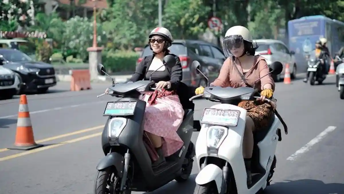 Morning Ride Naik Honda EM1 e:, Wanita Semarang Tampil Menawan