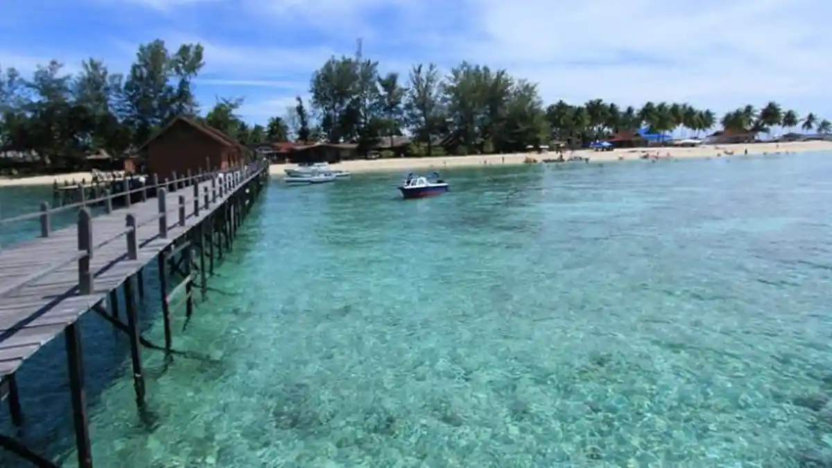 Kisah Tragis di Balik Asal Usul Nama Pulau Derawan yang Eksotis