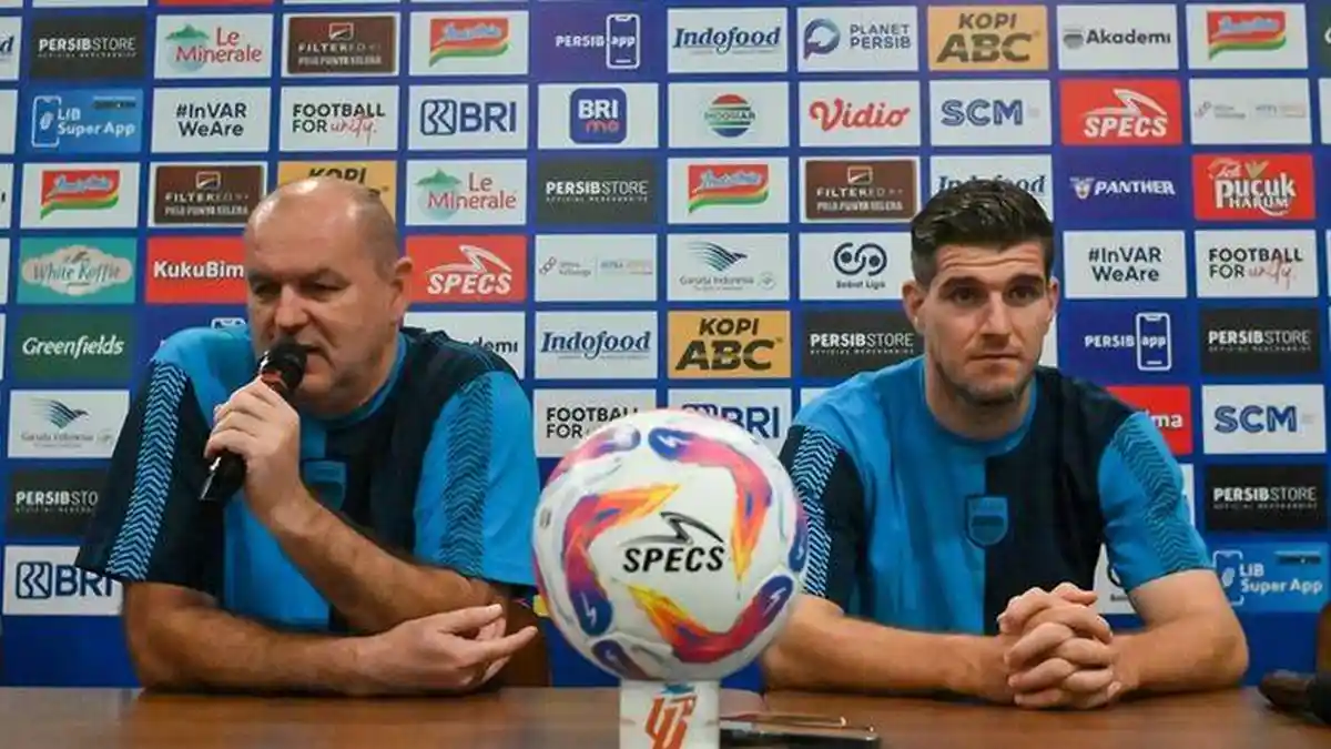 Persib Hadapi Jadwal Padat selama September, Bojan Hodak Akan Rotasi Pemain