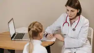 ILUSTRASI-ANAK-DOKTER-Ilustrasi-pemeriksaan-anak-di-rumah-sakit-oleh-dokter.jpg
