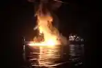 Kapal Tanker Minyak AS Terbakar Dibombardir Militer Iran di Perairan Teluk