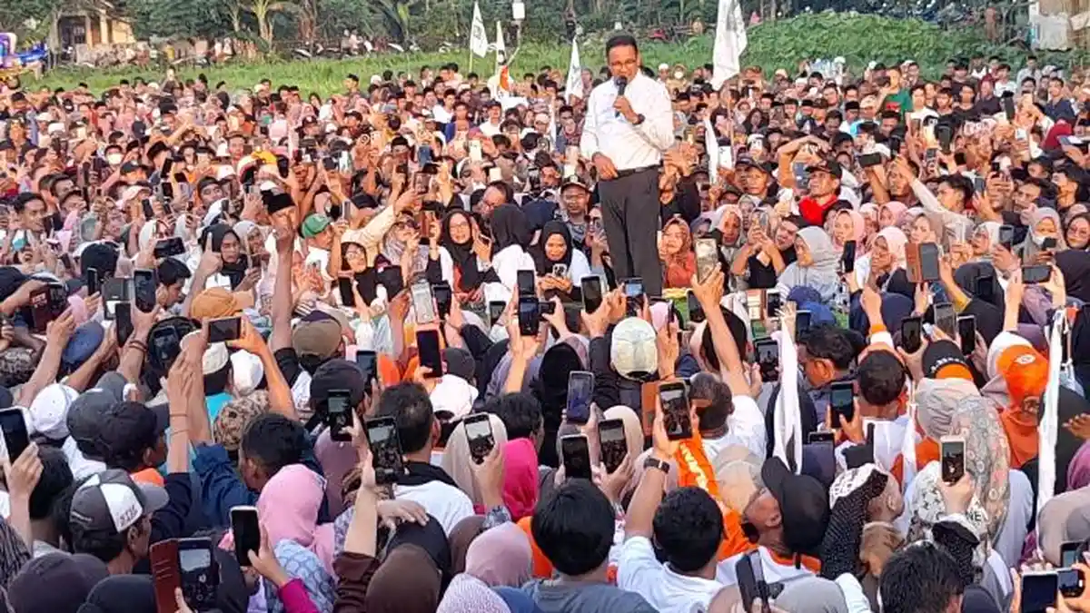 Anies Datang Kesorean, Ribuan Warga Padarindang dan Sekitar Tetap Setia Menunggu Capres 01