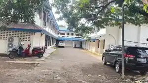 WFH-Perdana-Gedung-Sementara-DPRD-Makassar-Tampak-Lengang.jpg