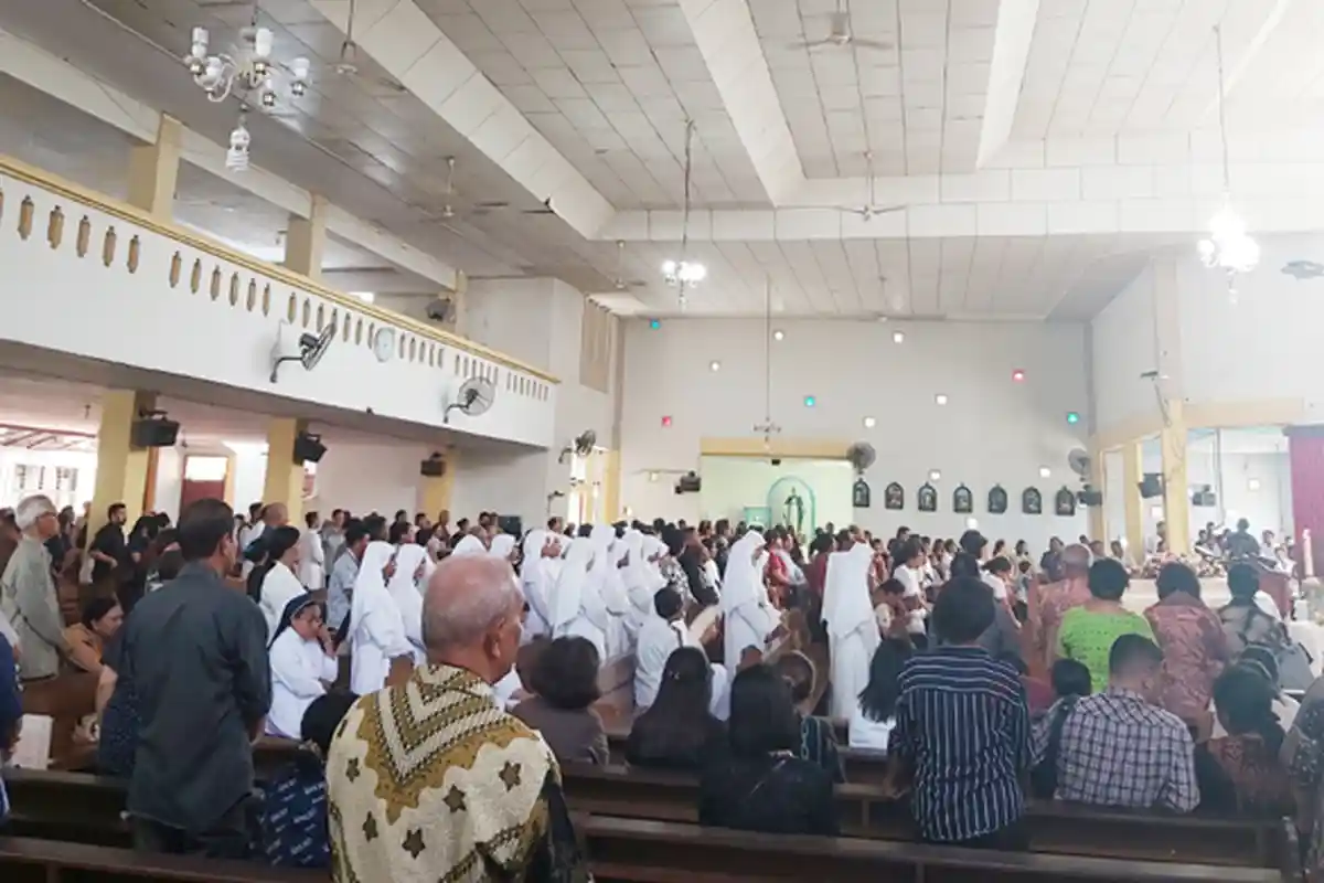 Pesan Romo Ambros Ladjar Saat Misa Arwah Sang Maestro Musik NTT Apoly Bala